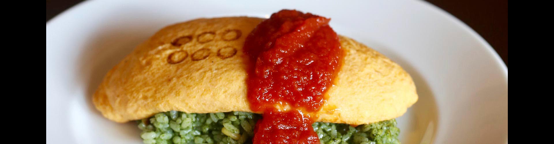 チキンのオムライス トマトソースがけ